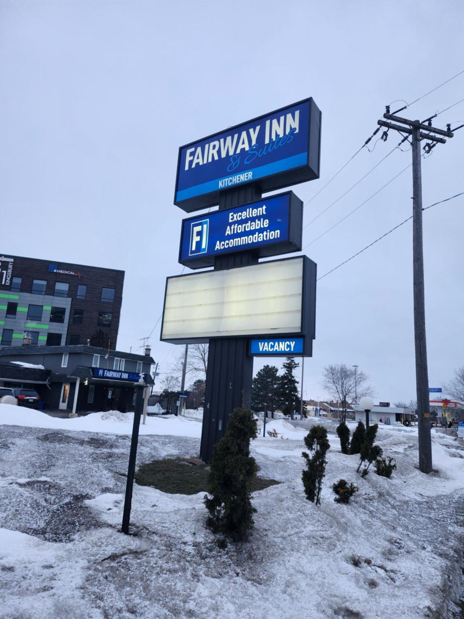 Fairway Inn & Suites Kitchener Exterior foto